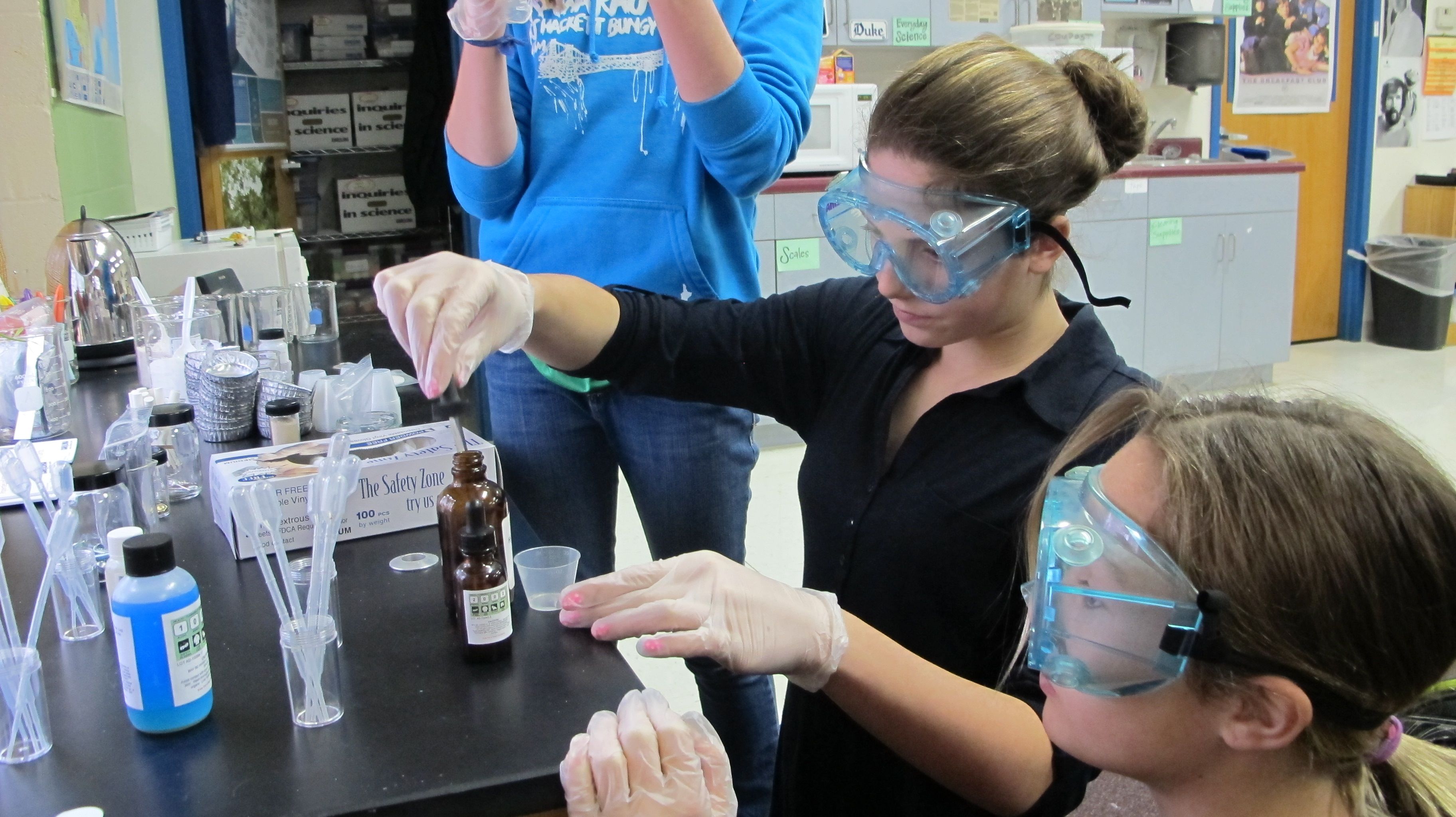 Maddie Science - Greensboro Montessori School